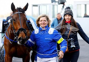 Kategorie: Vincennes, 3.3.18: UZA JOSSELYN Sieg